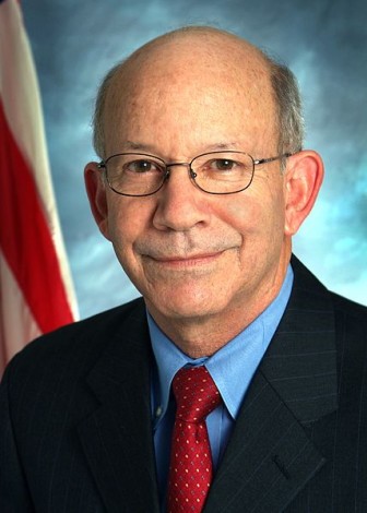 428px-Peter_DeFazio,_official_Congressional_photo_portrait_2008